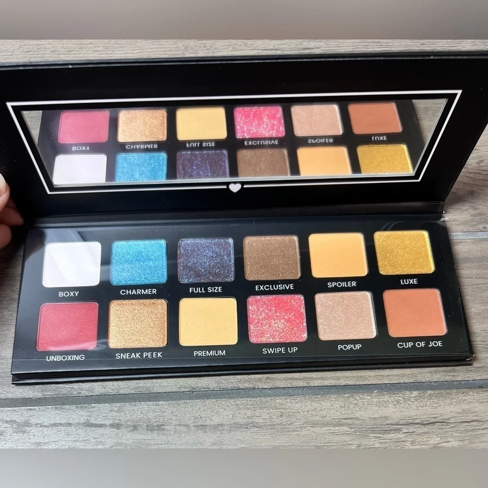 Boxy Charm palette *NEW* Hello Charmer 12 shades of Vibrant eyeshadow